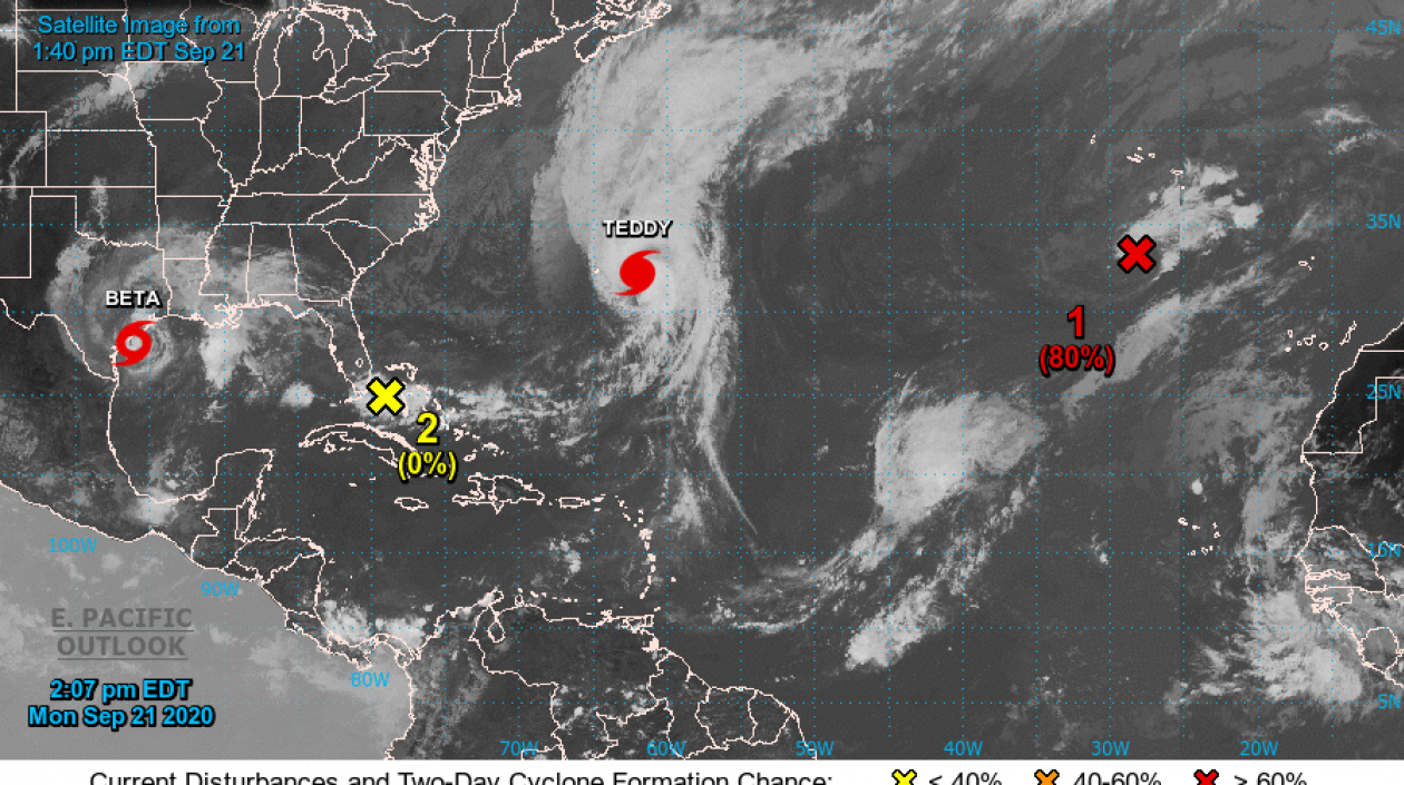 El huracán Teddy está ubicado a más de 100 millas  al este de las Bermudas.