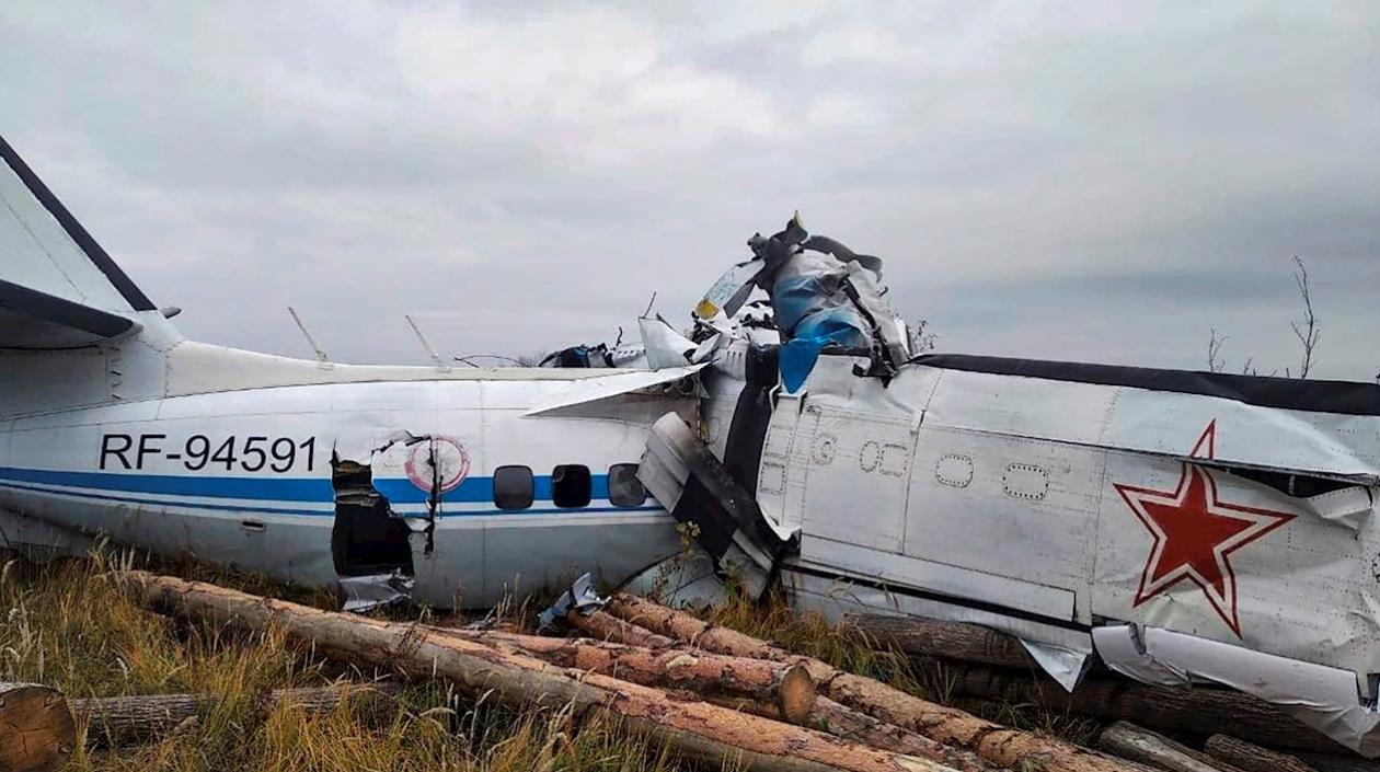 Restos del avión, que transportaba a un grupo de paracaidistas, se estrelló en la región de Menzelinsky, al este de Tatarstán en Rusia.