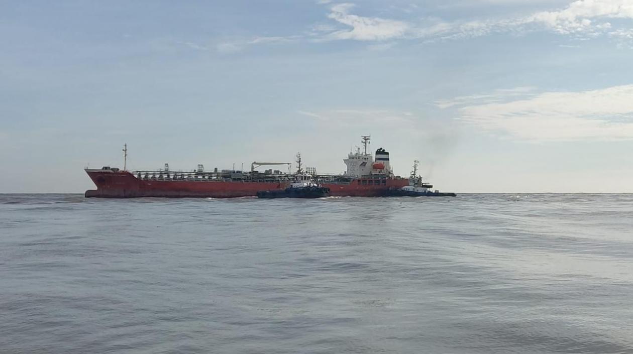El buque Orchid Kefalonia encallado en Bocas de Ceniza