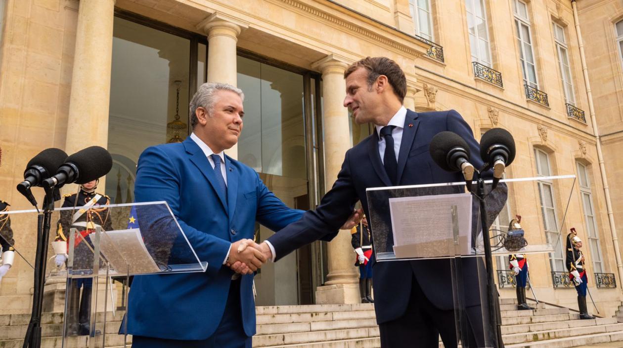 El Presidente Duque saluda a su homólogo de Francia, Emmanuel Macron.