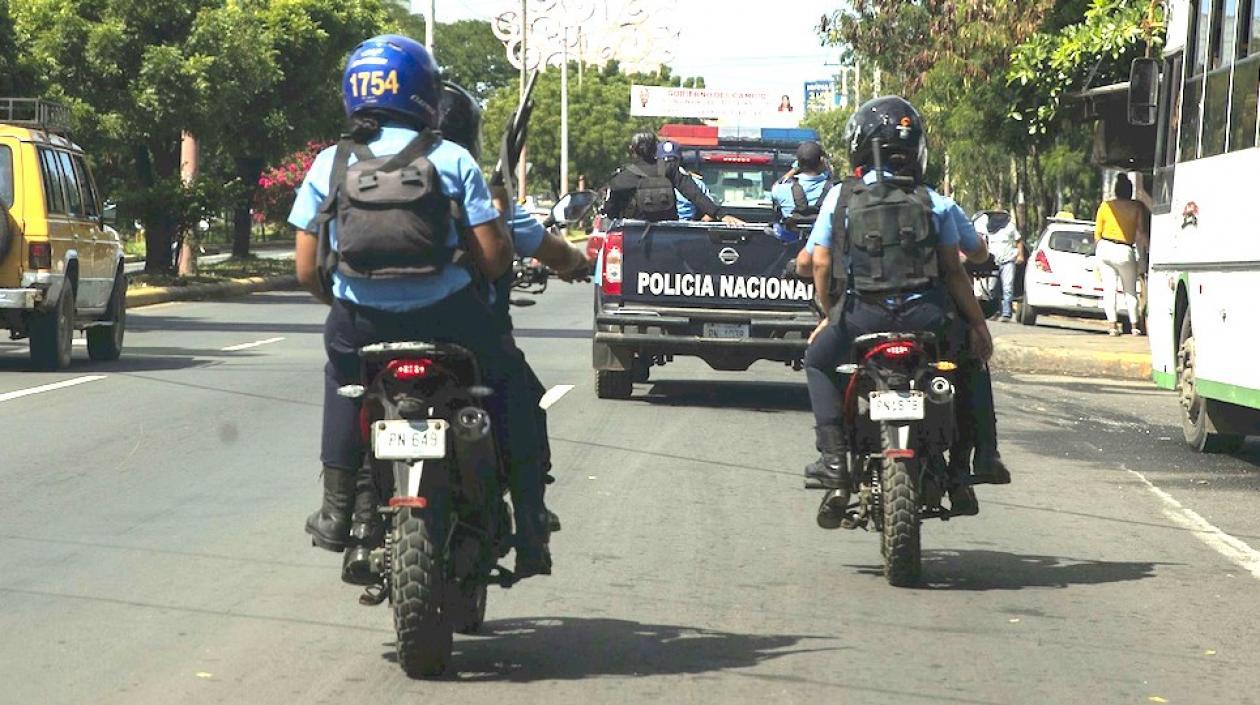 La Policía patrullando las calles en la víspera de la jornada.