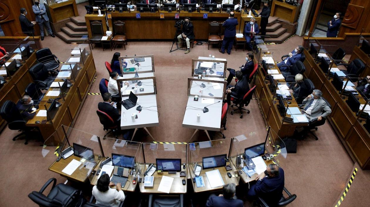 Senado de Chile durante la discusión y posterior votación de la Acusación Constitucional contra el presidente  Sebastián Piñera.