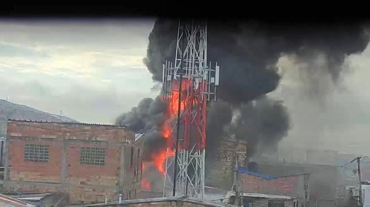 Aspecto del incendio en Bogotá.