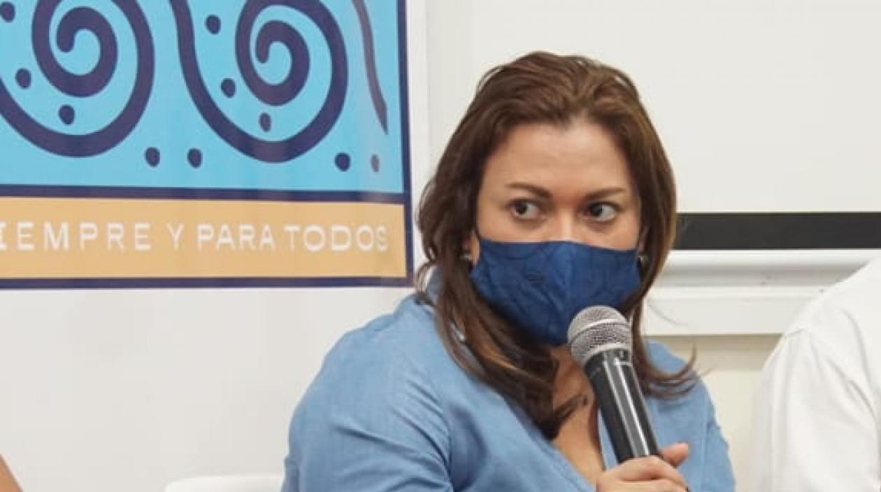 Natasha Avendaño, Superintendente de Servicios.