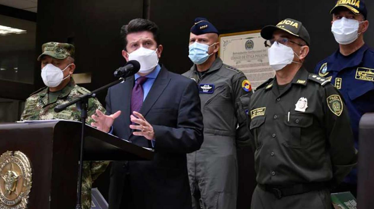 Ministro de Defensa, Diego Molano, y la cúpula militar.