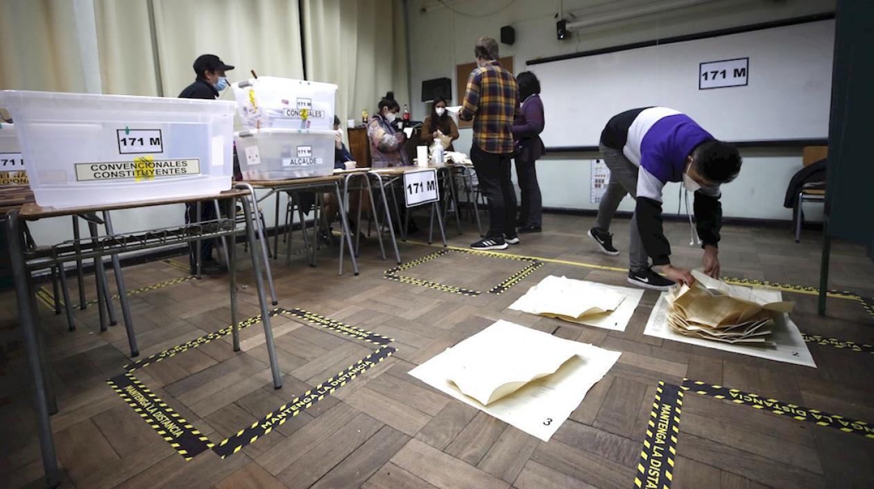 Cierre de urnas y conteo de votos en Chile.
