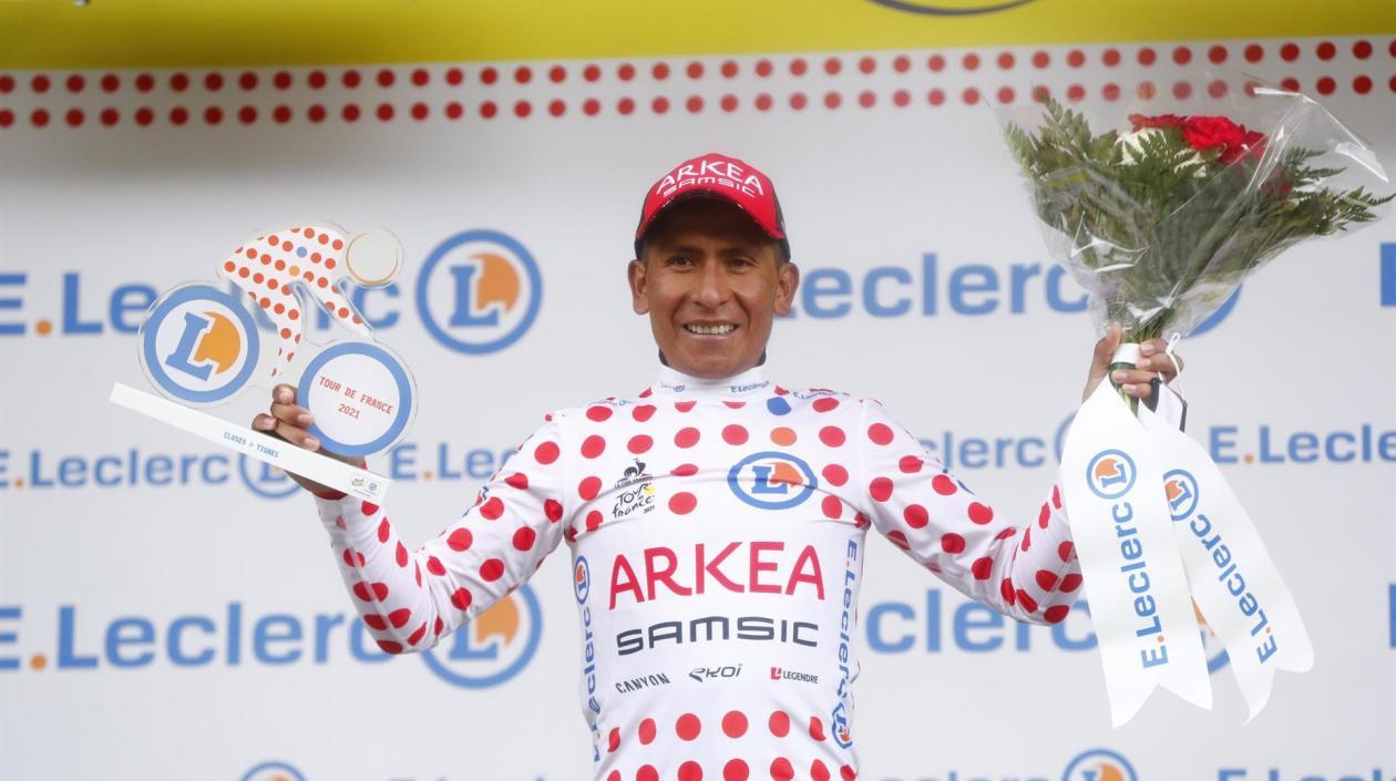 Nairo Quintana, ciclista colombiano, con la camiseta de puntos rojos de líder de la montaña. 