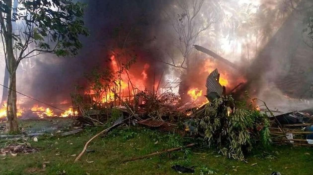 La conflagración tras el accidente aéreo.