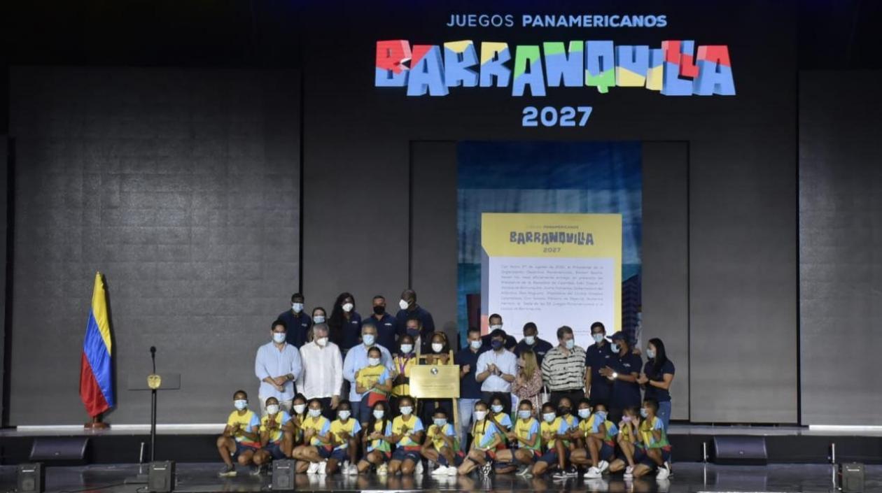 Placa conmemorativa de los Juegos Panamericanos Barranquilla 2027. 