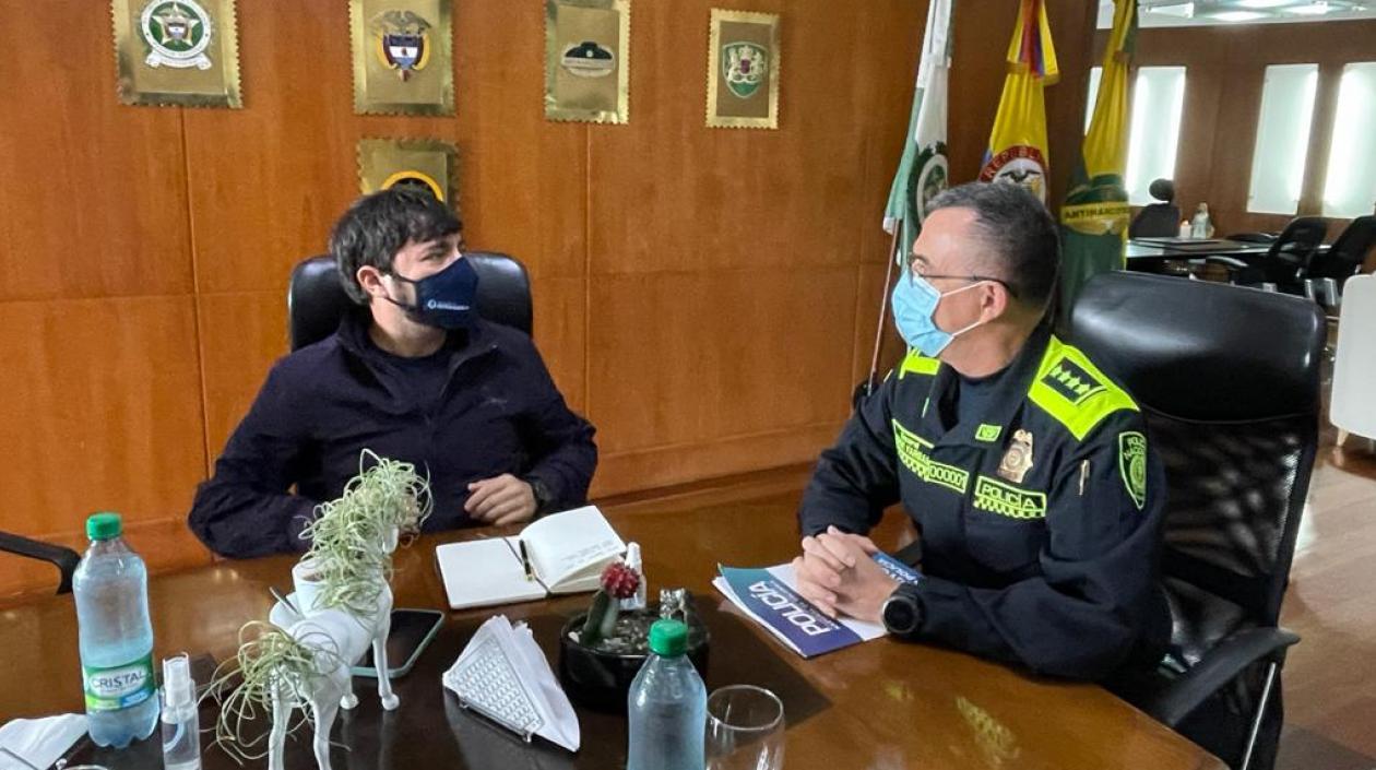 El Alcalde de Barranquilla, Jaime Pumarejo, se reunió con el Director de la Policía, general Jorge Luis Vargas.