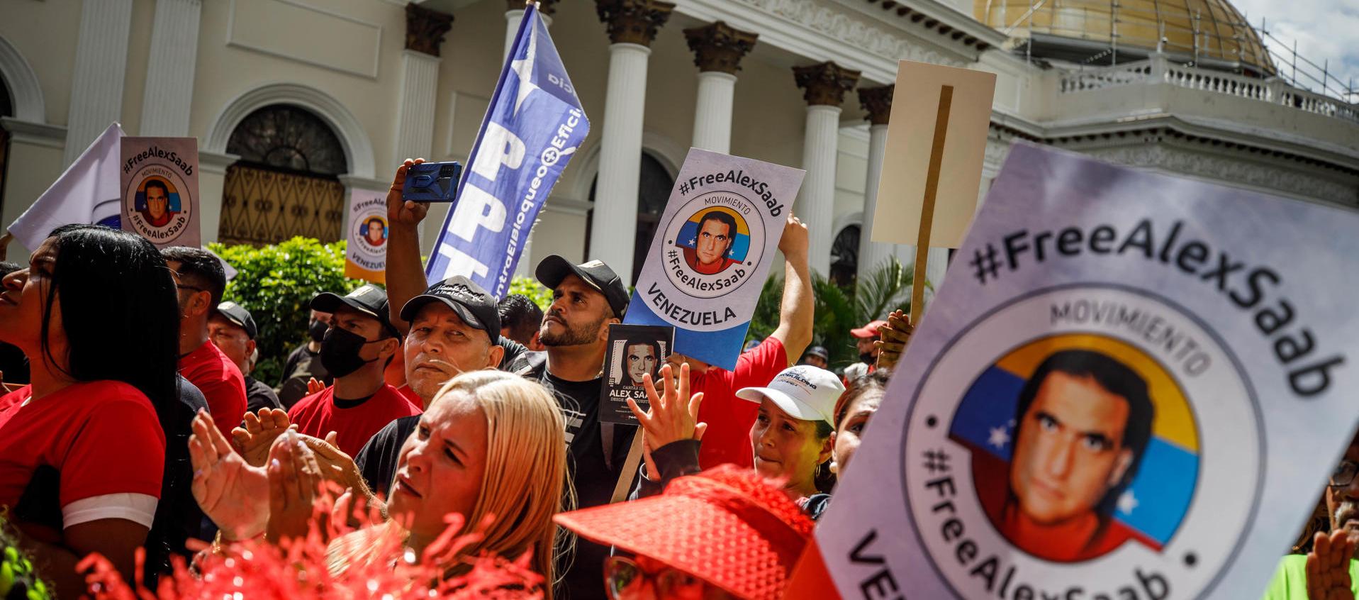 Un grupo de personas participan en una concentración en apoyo a Alex Saab, en Caracas (Venezuela), en una fotografía de archivo