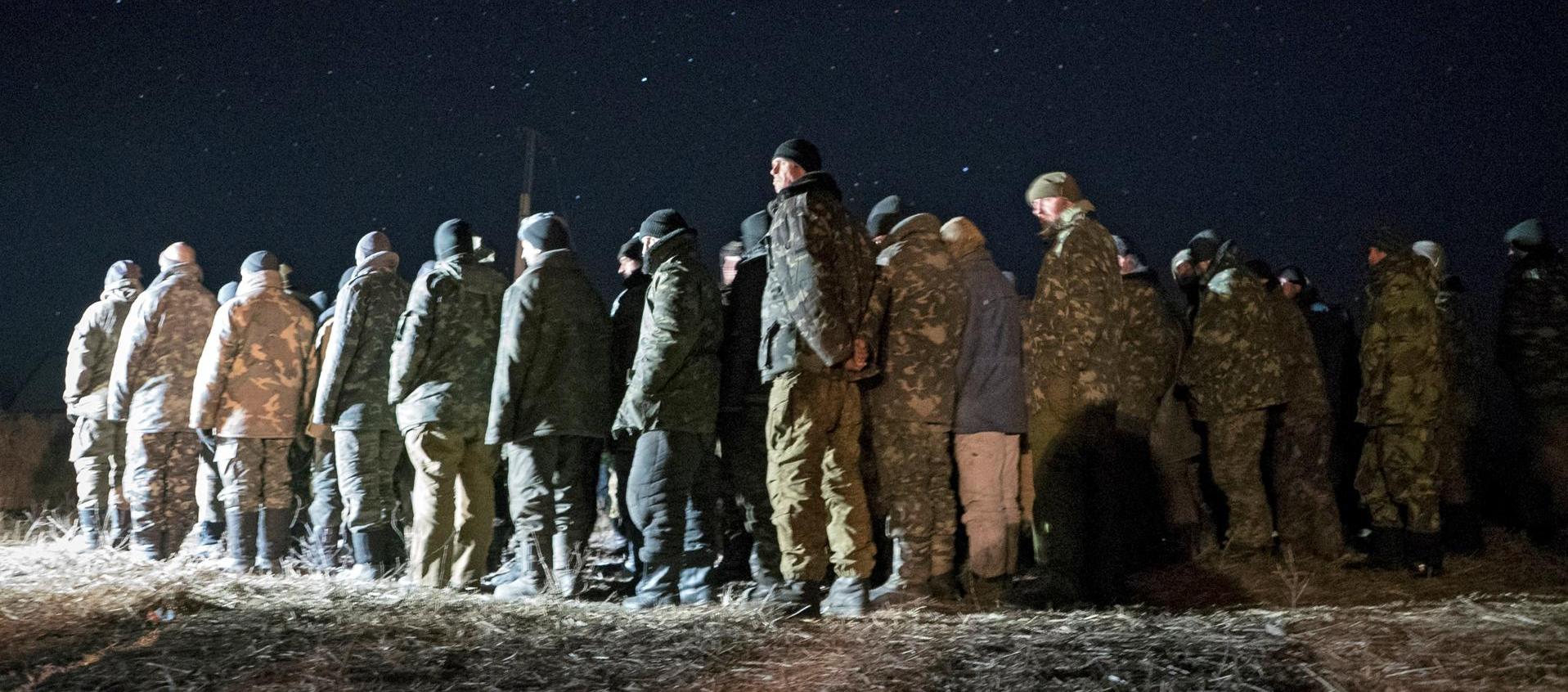  Imagen de archivo de prisioneros ucranianos cerca de Lugansk, región controlada por las tropas rusas.