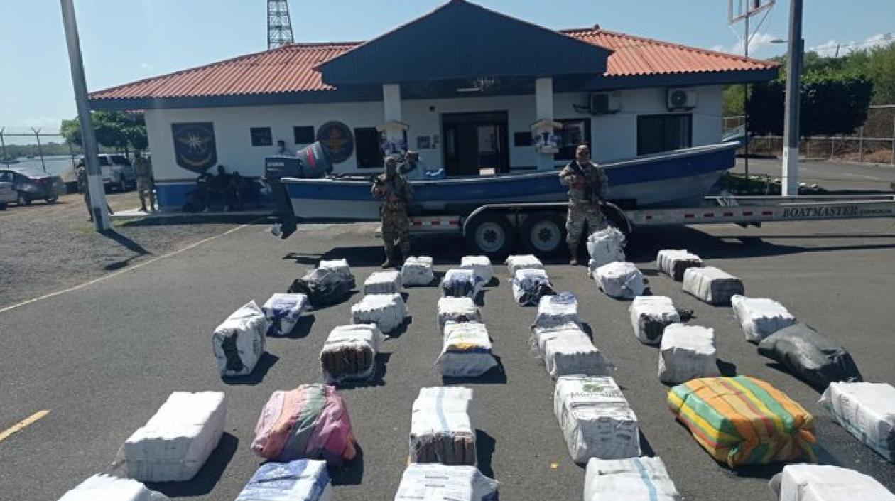 Este es el cargamento de 1.047 paquetes de droga aprehendidos en Bahía Parita, provincia de Herrera, Pacífico Central.