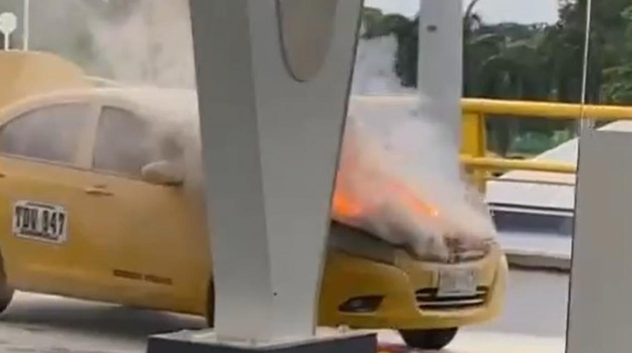 Taxi incendiado. 