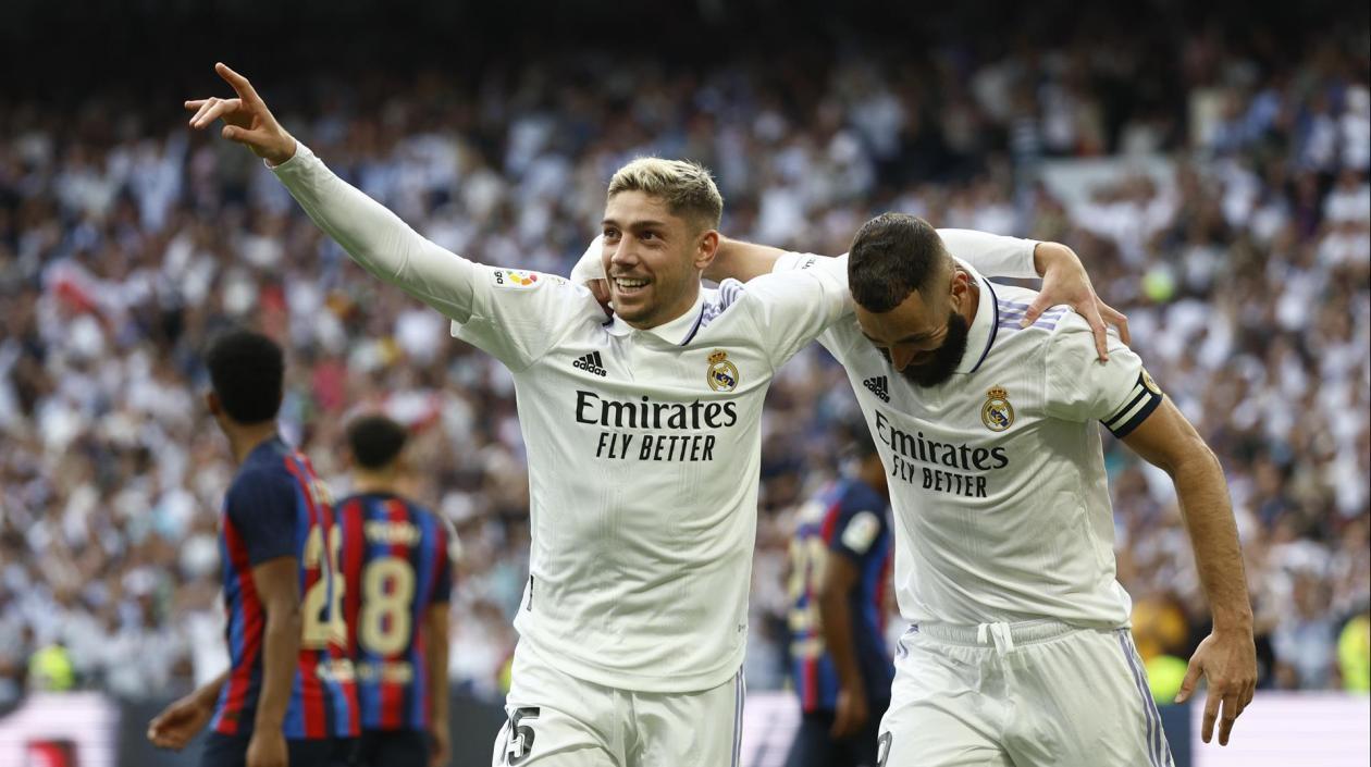 Federico Valverde y Karim Benzema celebran el segundo gol. 