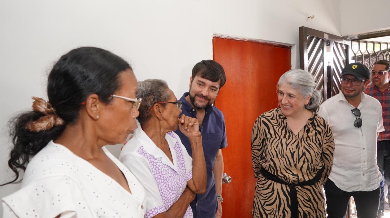 Entrega de viviendas mejoradas a familias de La Luz y La Chinita.
