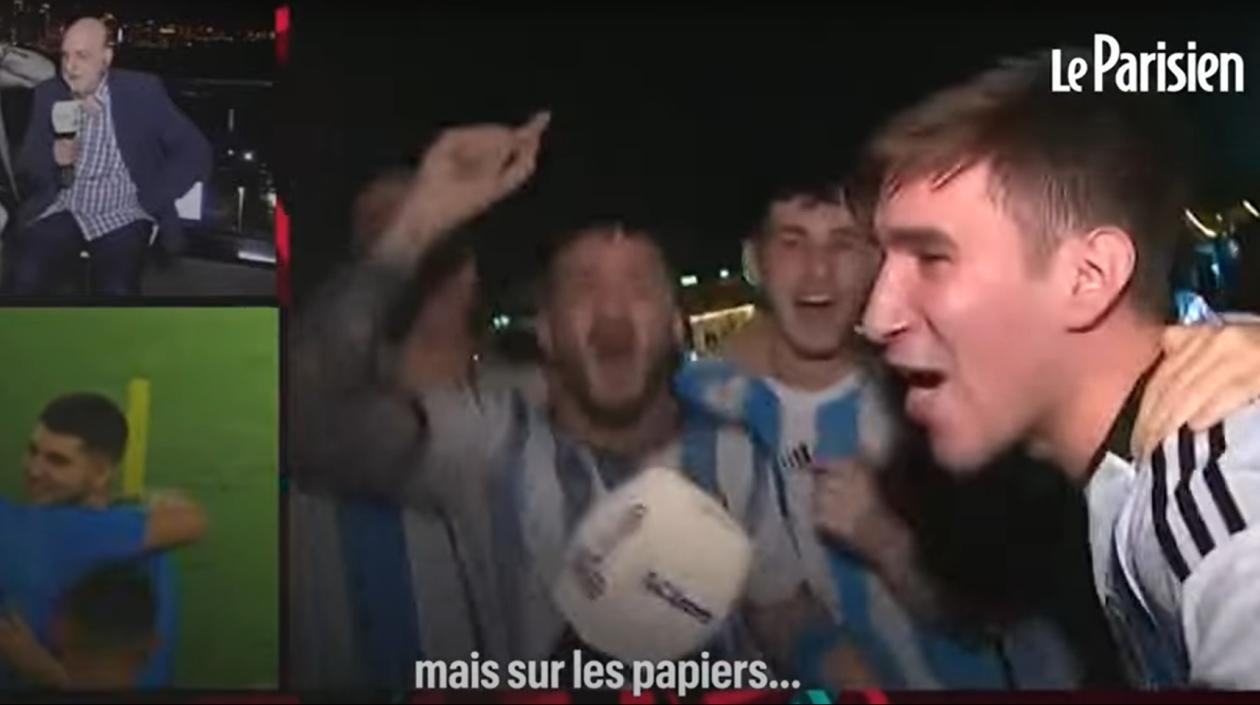 Hinchas argentinos cantan canciones racistas. 