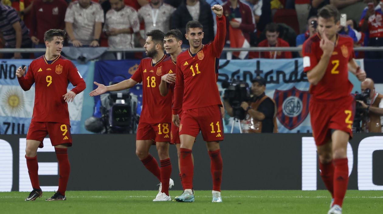 Ferrán Torres (11) celebra uno de los goles de España