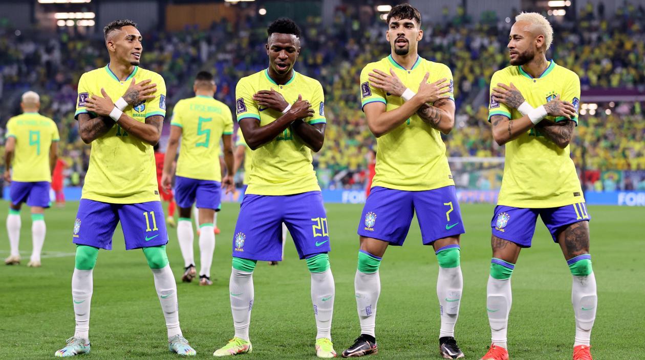 Raphinha, Vinicius, Lucas Paquetá y Neymar celebran un gol contra Corea del Sr.