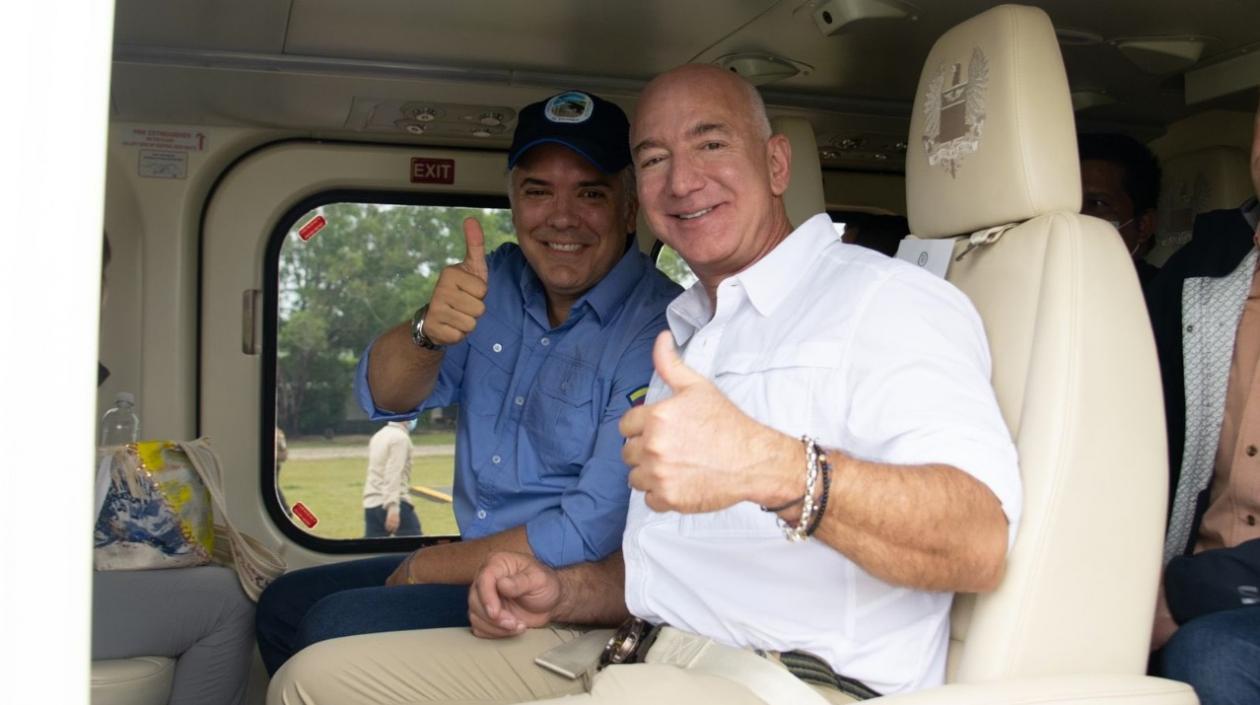 El Presidente Iván Duque y el multimillonario Jeff Bezos.