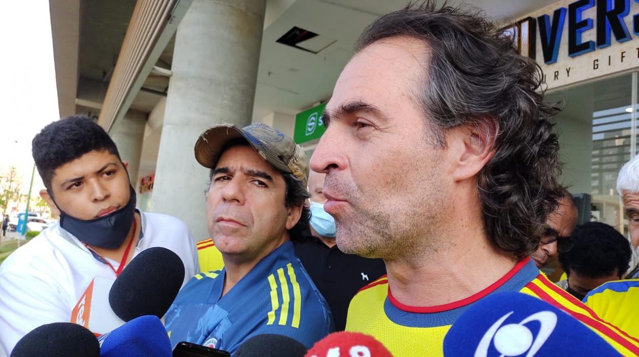 Fico Gutiérrez, candidato de Equipo por Colombia, con Alex Char.