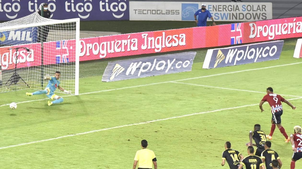 Miguel Ángel Borja anotando el definitivo 3-1.
