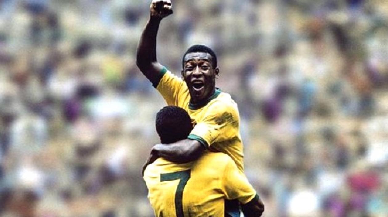Pelé celebrando el gol con Jairzinho el gol ante Italia en la inolvidable final del Mundial México 70.