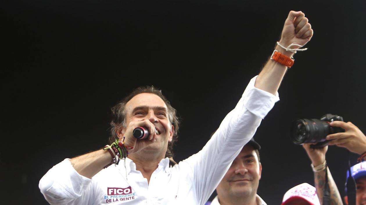 El candidato Fico Gutiérrez en el cierre de campaña en Medellín.