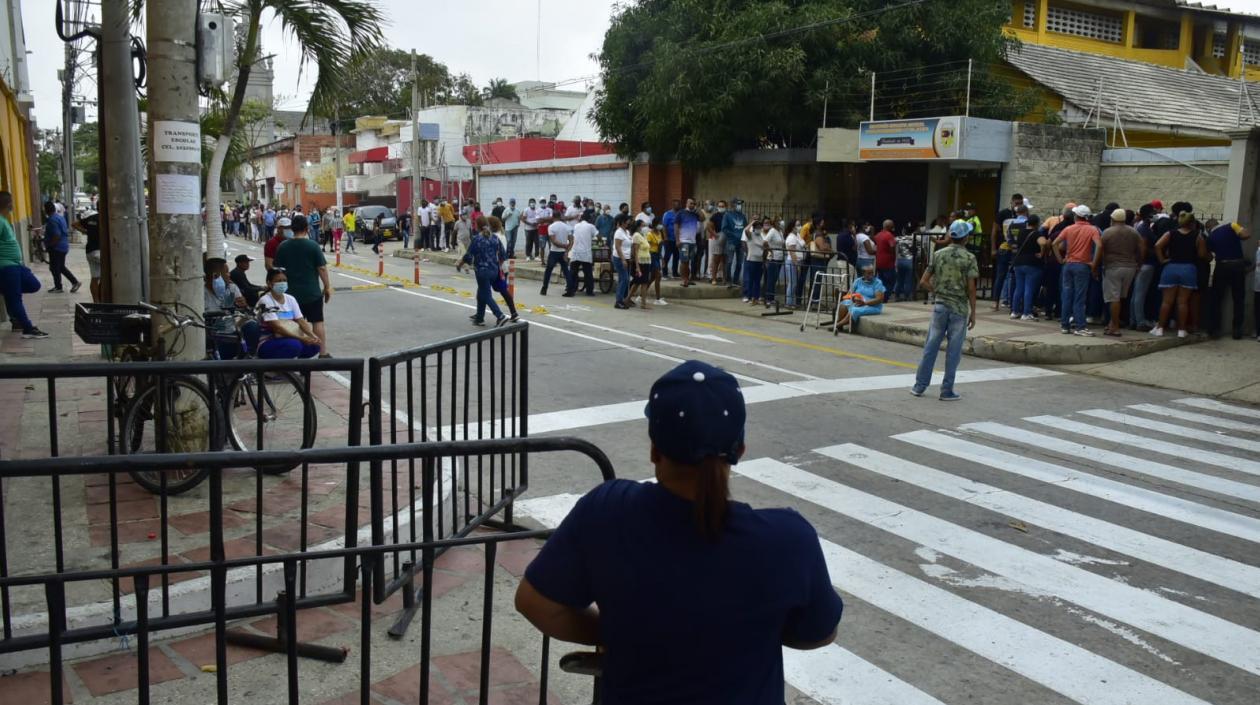 Aglomeración en puestos de votación en Barranquilla.
