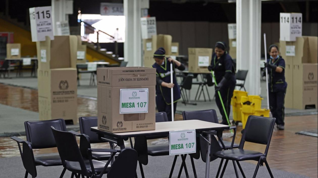 Preparativos para las elecciones presidenciales colombianas del domingo, en Corferias en Bogotá.