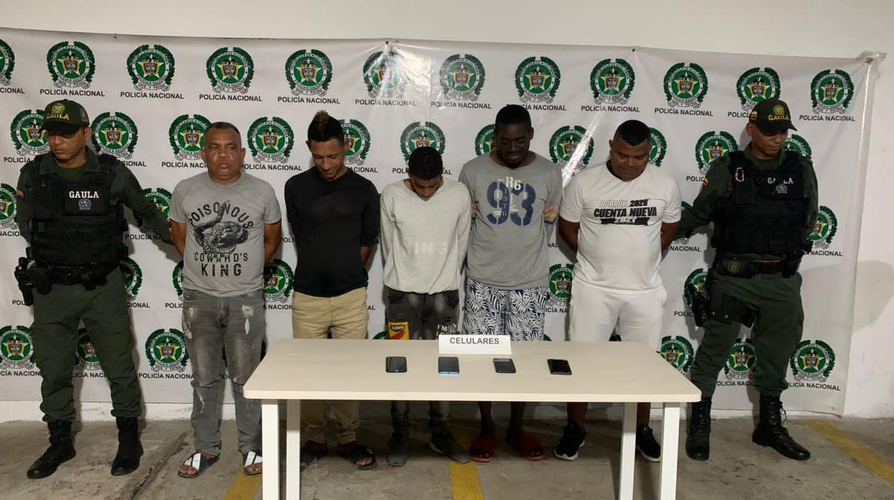 Cinco capturados por extorsión en Barranquilla.
