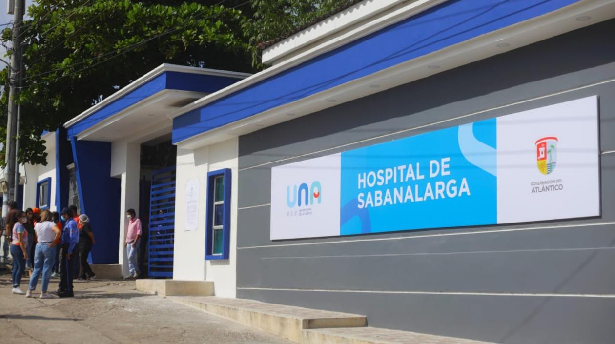 El hombre fue trasladado al Hospital de Sabanalarga. 