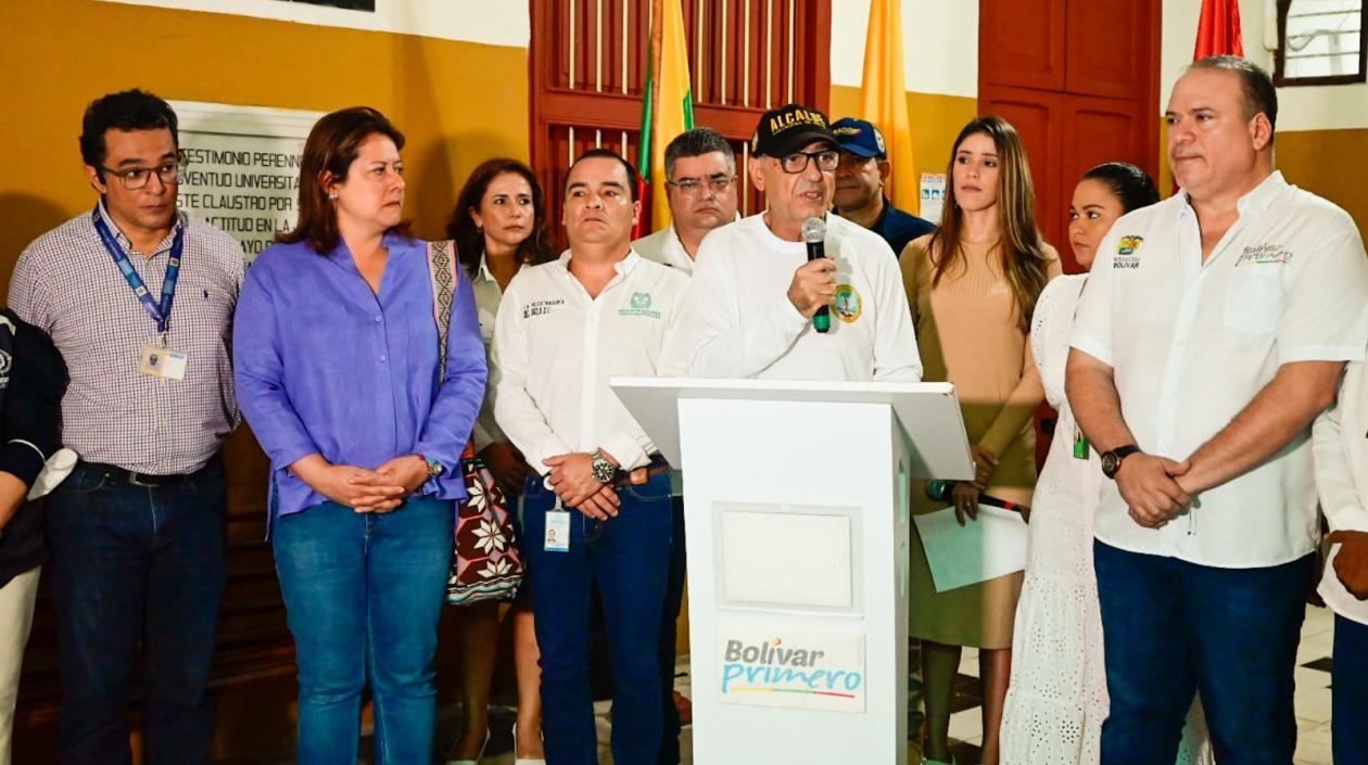 William Dau, Alcalde de Cartagena, el domingo durante la apertura de las elecciones.