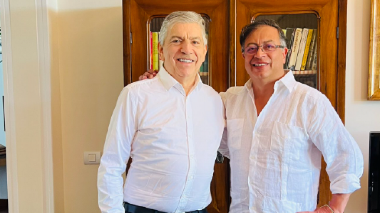El Presidente electo Gustavo Petro Urrego y el exmandatario César Gaviria Trujillo.