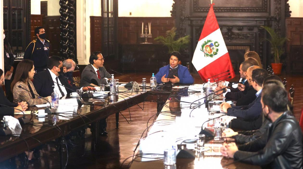 El Presidente peruano reunido con empresarios colombianos.