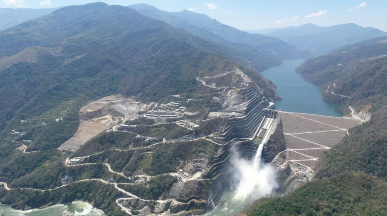 En el megaproyecto hidroeléctrico más grande del país han participado 8.000 personas.