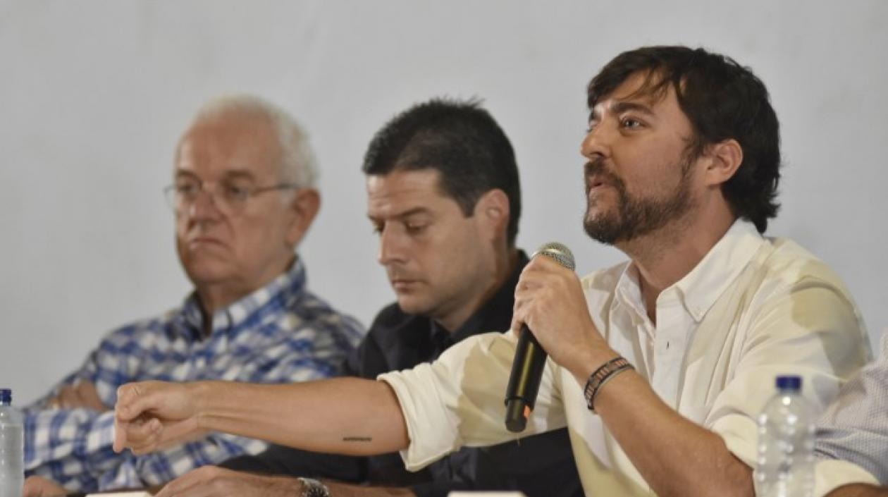 El Alcalde Jaime Pumarejo, el Ministro de Hacienda José A. Ocampo y el senador Mauricio Gómez