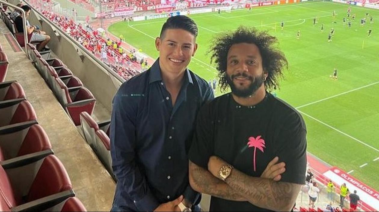 Marcelo compartió esta foto junto a James Rodríguez en el estadio Georgios Karaiskakis.
