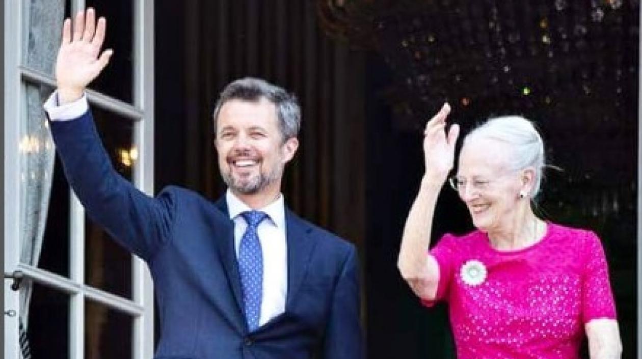 La reina Margarita II de Dinamarca, de 82 años, con el príncipe heredero Federico.