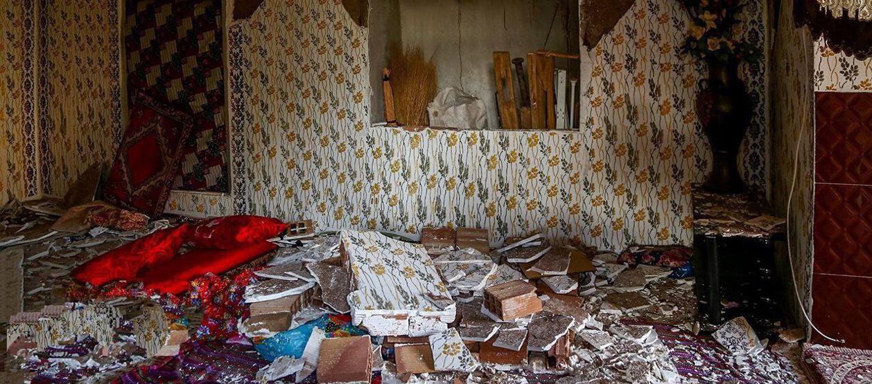 El interior de una vivienda tras el terremoto ocurrido en Irán.