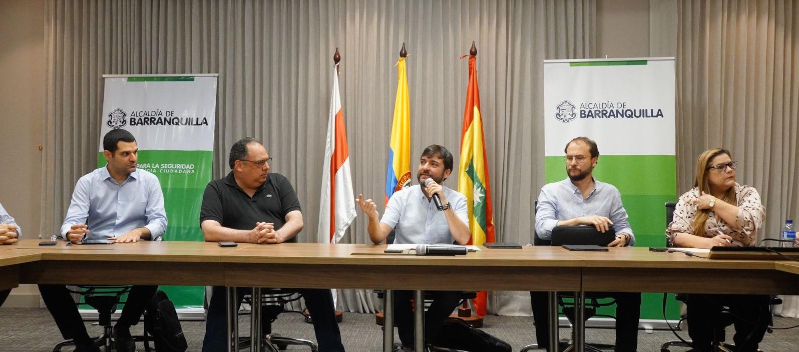El alcalde Jaime Pumarejo en la reunión con los miembros del Comité Intergremial del Atlántico.