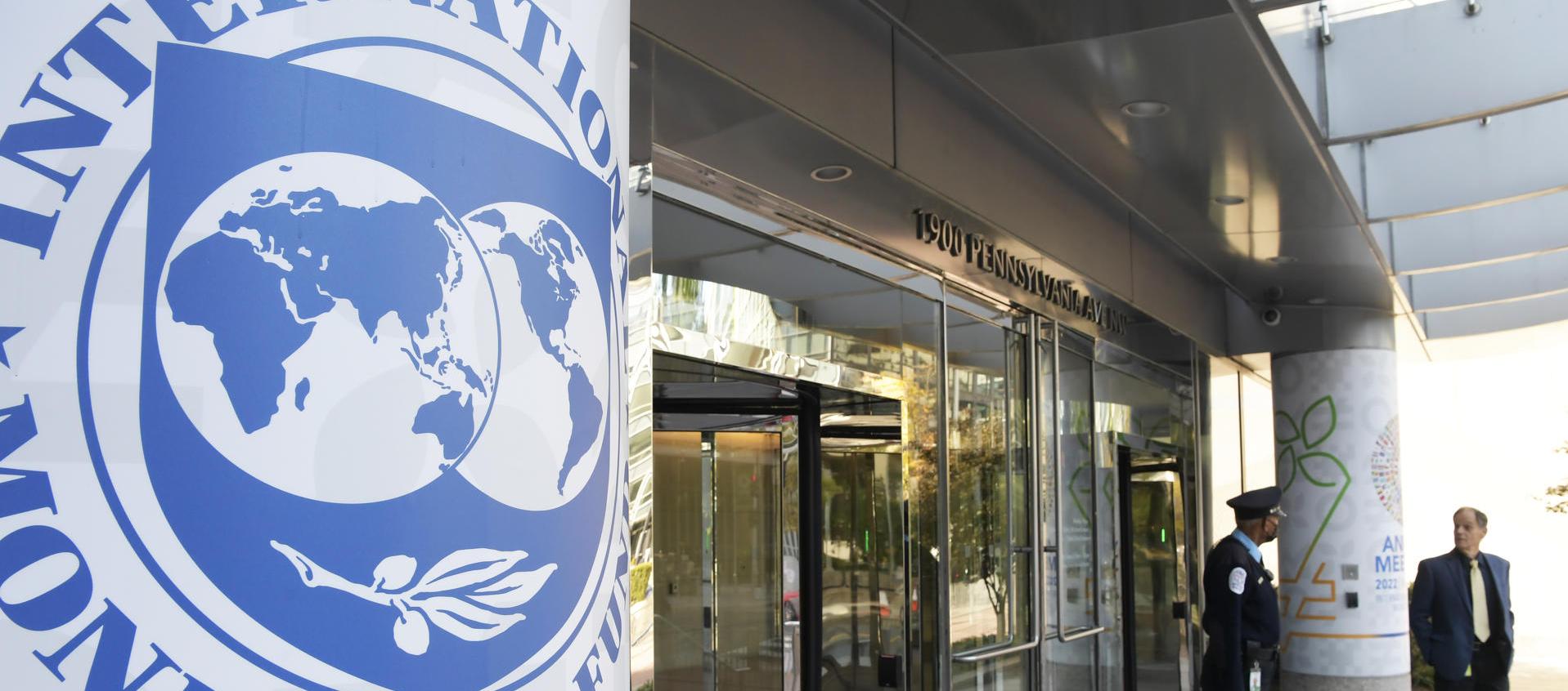Sede con el logo del Fondo Monetario Internacional