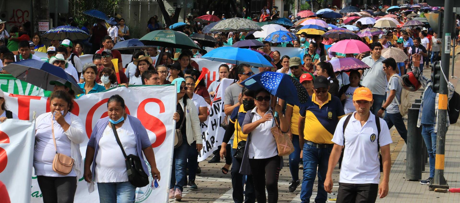 Miles de maestros participaron en varias concentraciones en el país, muchas de ellas terminaron en enfrentamientos con la Policía