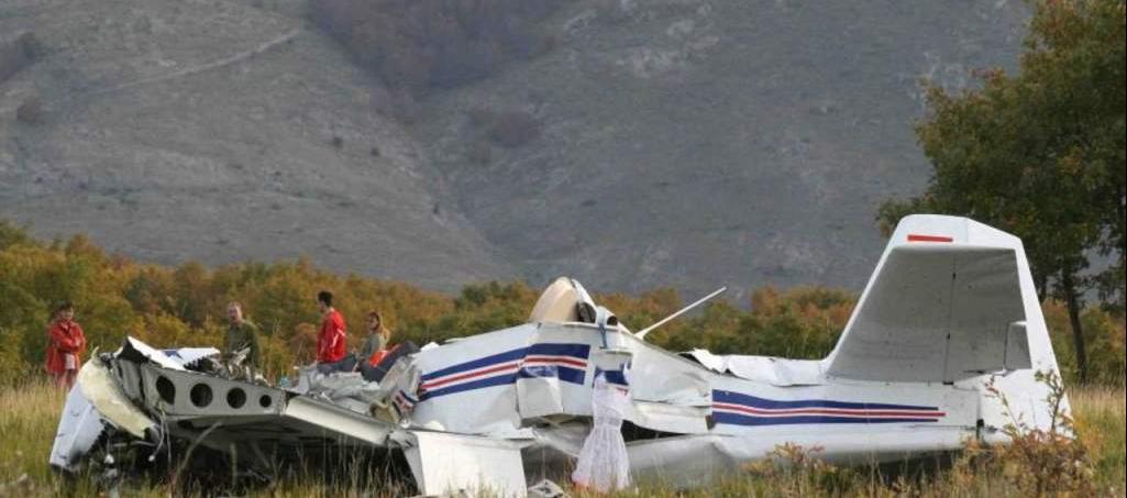 Estado en que quedó el avión de un motor, modelo Piper PA 28 que cayó en Nueva Yor