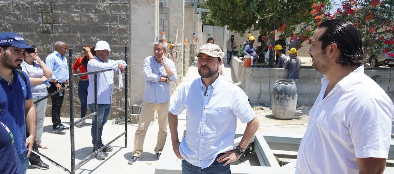 El Alcalde Jaime Pumarejo durante su visita a las obras.
