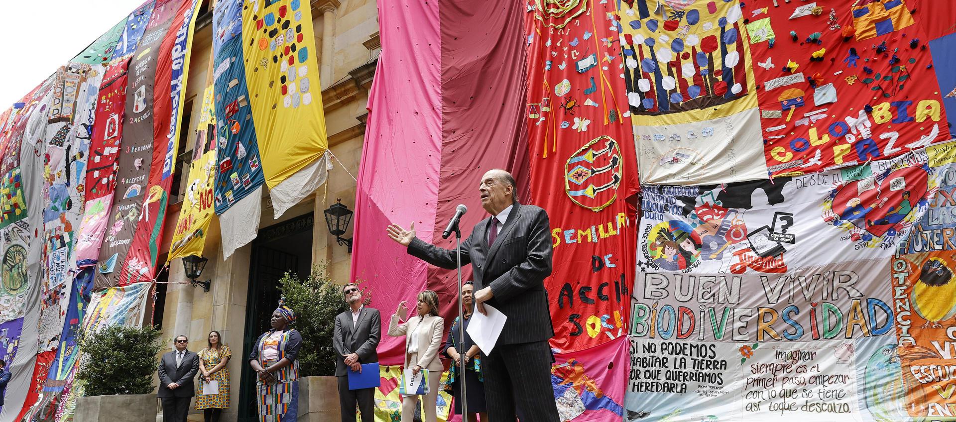 El ministro de Relaciones Exteriores de Colombia, Álvaro Leyva, durante la inauguración de las celebraciones de la "Semana por la paz y la memoria".