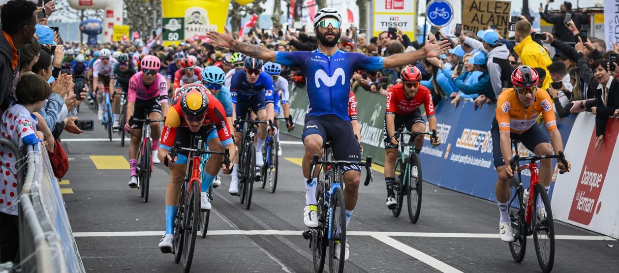 Fernando Gaviria cruza la meta como ganador de la última etapa del Tour de Romandía.