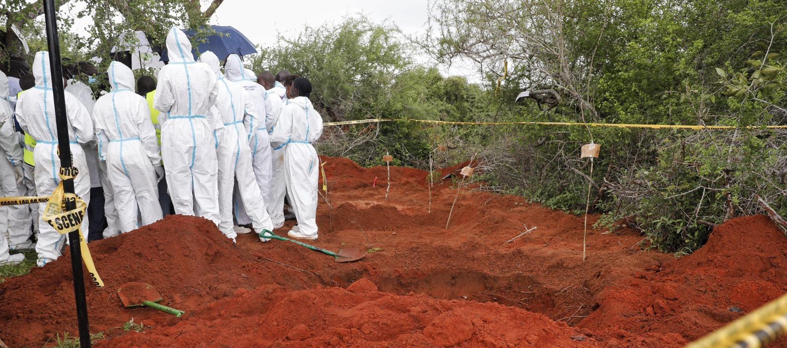 Se han identificado más tumbas, pero se cavarán después de que se complete la autopsia de 129 cuerpos.