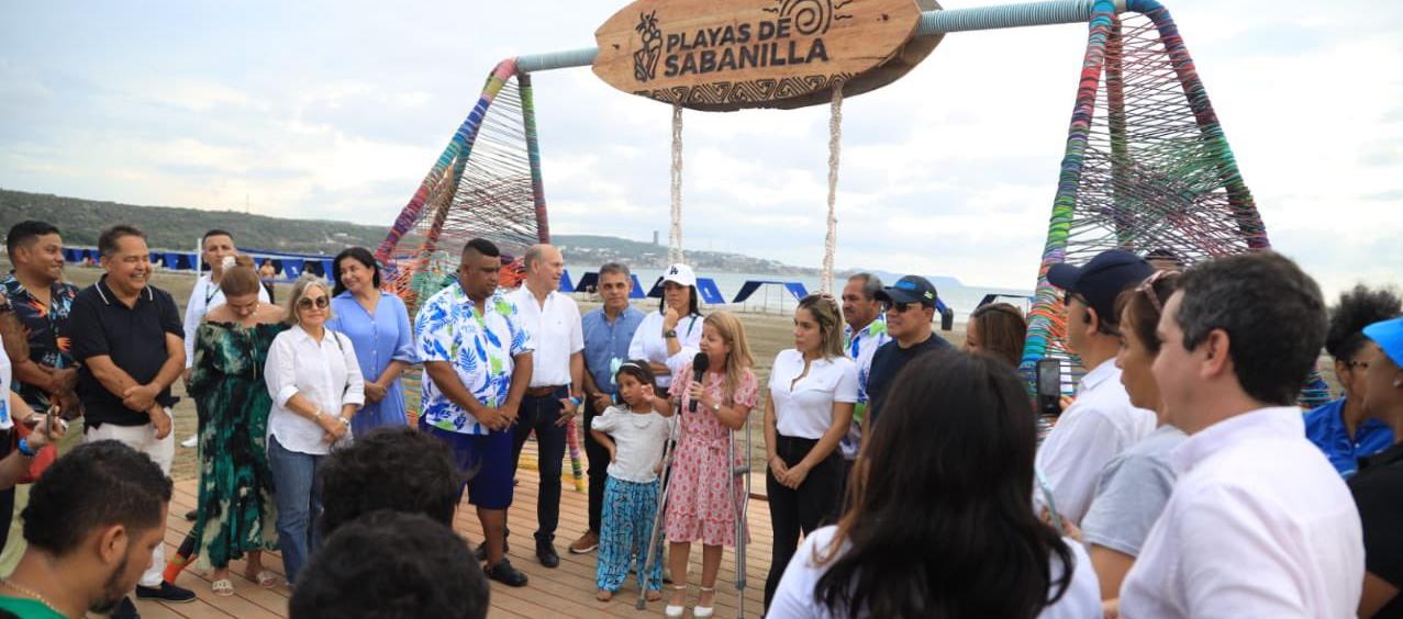 La gobernadora Elsa Noguera este sábado en la Playa Sabanilla sector Country