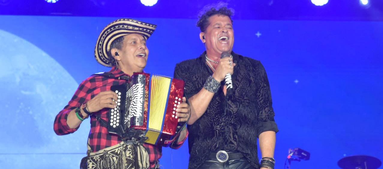Carlos Vives y Egidio Cuadrado durante su actuación en el Festival Vallenato.